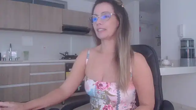Snapshot of LovePaula chatting on 21, 3, 2026 LovePaula online show from 21, 3, 2026