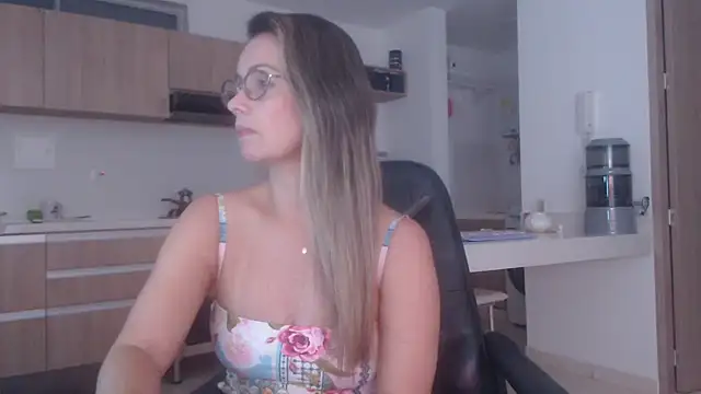 Snapshot of LovePaula chatting on 22, 3, 2026 LovePaula online show from 22, 3, 2026