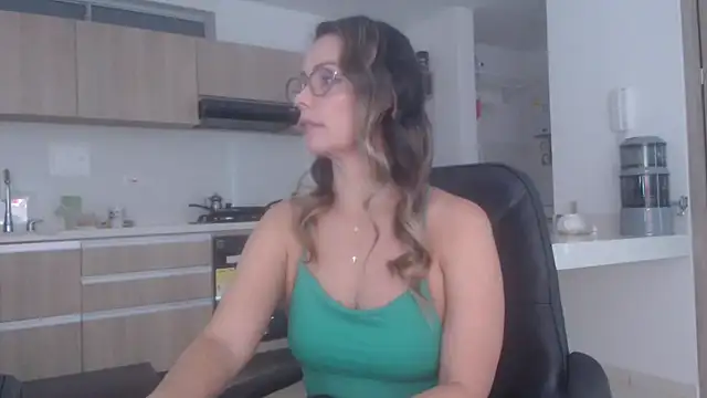 Snapshot of LovePaula chatting on 23, 3, 2026 LovePaula online show from 23, 3, 2026