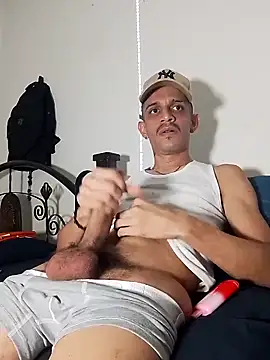 Snapshot of LATINO27CM chatting on 2, 5, 2026 LATINO27CM online show from 2, 5, 2026