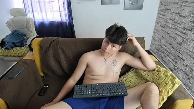 Snapshot of daniel_leon chatting on 4, 5, 2026 daniel leon online show from 4, 5, 2026