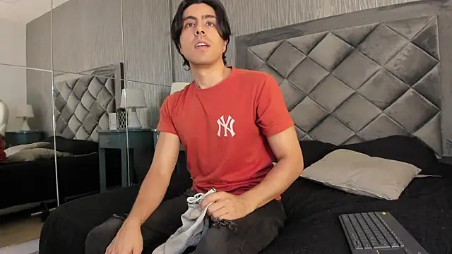 dylan cross  online show from 25, 9, 2025