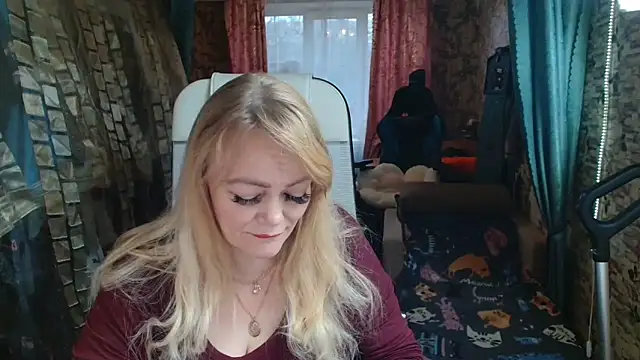 Snapshot of Sweet-blonde chatting on 10, 11, 2025 Sweet-blonde online show from 10, 11, 2025