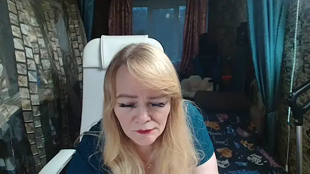 Snapshot of Sweet-blonde chatting on 13, 11, 2025 Sweet-blonde online show from 13, 11, 2025