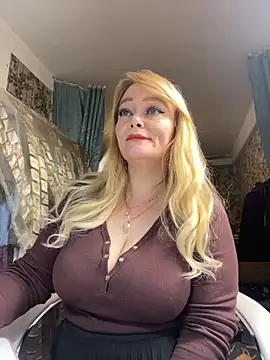 Snapshot of Sweet-blonde chatting on 23, 11, 2025 Sweet-blonde online show from 23, 11, 2025