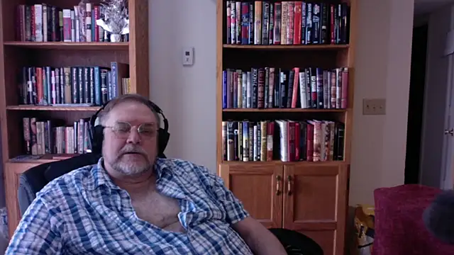 Snapshot of Vinyl22@xh chatting on 6, 3, 2026 Vinyl22xh online show from 6, 3, 2026