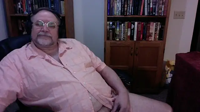 Snapshot of Vinyl22@xh chatting on 8, 3, 2026 Vinyl22xh online show from 8, 3, 2026