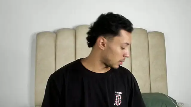 aroncooper1 online show from 6, 10, 2025