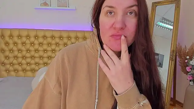 TrishaDarks online show from 27, 4, 2026