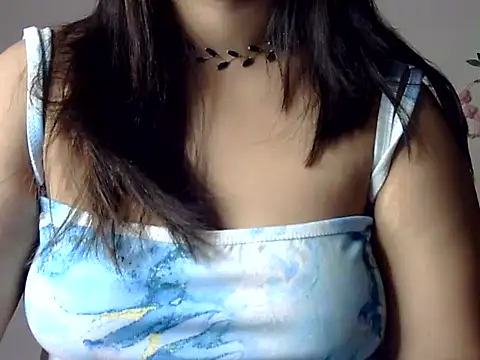 Snapshot of Aaliya02 chatting on 11, 11, 2025 Aaliya02 online show from 11, 11, 2025