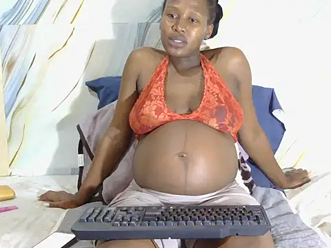 Snapshot of l4_love chatting on 10, 10, 2025 l4 love online show from 10, 10, 2025