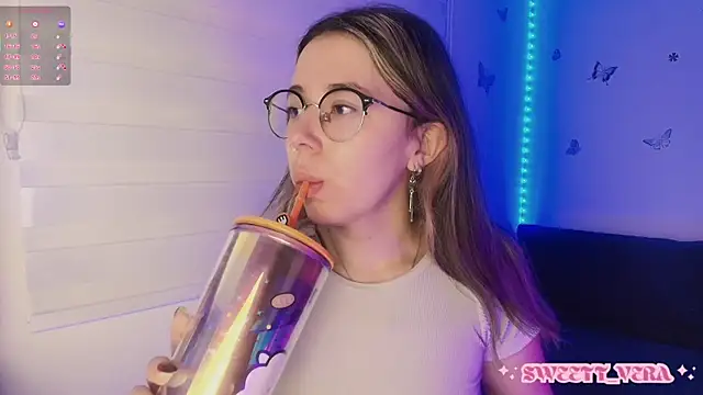 Snapshot of sweettvera chatting on 7, 11, 2025 sweettvera online show from 7, 11, 2025