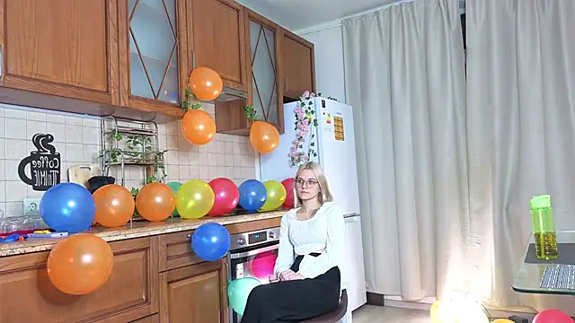 KelleDomin online show from 4, 10, 2025