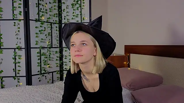 KelleDomin online show from 19, 10, 2025