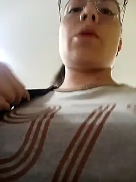 Snapshot of Mia-love-03 chatting on 2, 10, 2025 Mia-love-03 online show from 2, 10, 2025