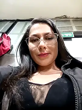 Snapshot of Mia-love-03 chatting on 9, 10, 2025 Mia-love-03 online show from 9, 10, 2025