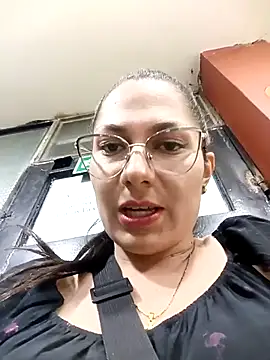 Snapshot of Mia-love-03 chatting on 7, 11, 2025 Mia-love-03 online show from 7, 11, 2025