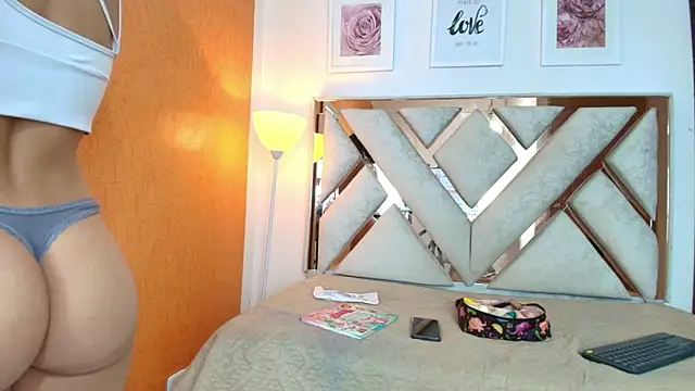 Snapshot of Lia_Roseh chatting on 6, 10, 2025 Lia Roseh online show from 6, 10, 2025