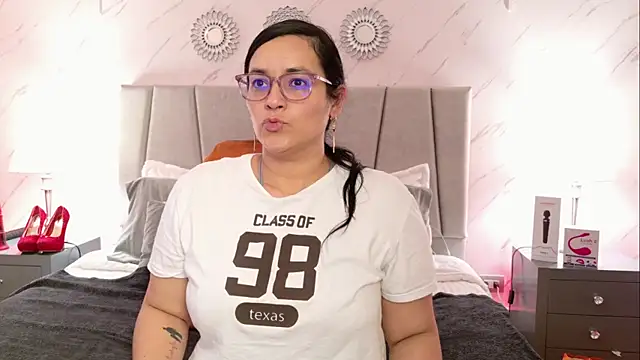 Michell Monet online show from 23, 4, 2026