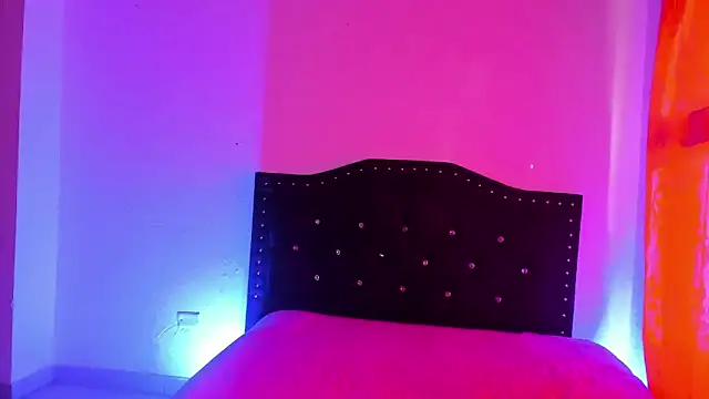 Snapshot of kitty__chs chatting on 15, 12, 2025 kitty chs online show from 15, 12, 2025