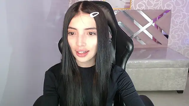 Snapshot of cynthia_ch chatting on 10, 10, 2025 cynthia ch online show from 10, 10, 2025