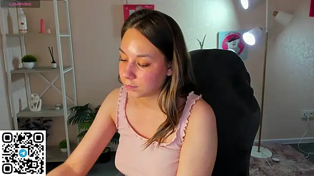 Al1ice Moures online show from 3, 2, 2026