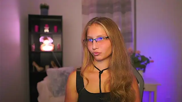 Snapshot of emmie_murray chatting on 10, 10, 2025 emmie murray online show from 10, 10, 2025