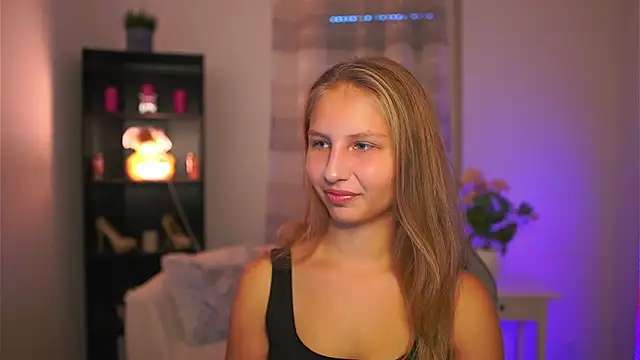 Snapshot of emmie_murray chatting on 18, 10, 2025 emmie murray online show from 18, 10, 2025