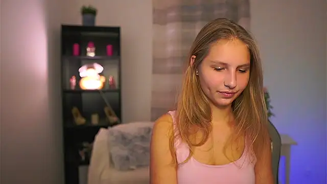 Snapshot of emmie_murray chatting on 15, 11, 2025 emmie murray online show from 15, 11, 2025