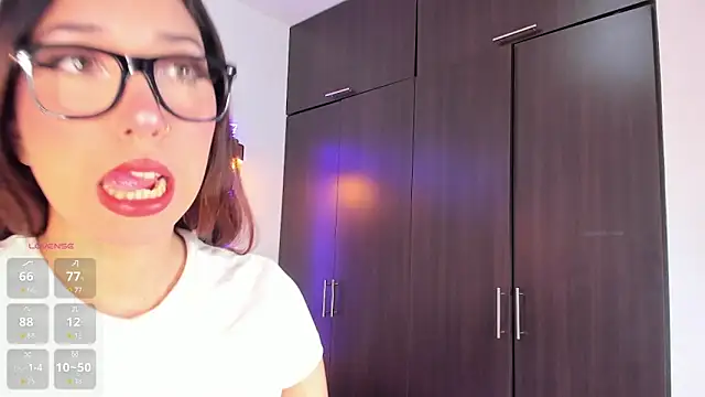 Snapshot of emily__walker chatting on 5, 10, 2025 emily walker online show from 5, 10, 2025