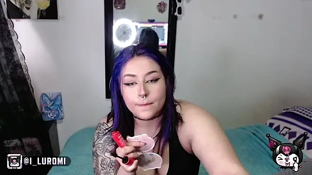 Snapshot of Iluromi chatting on 4, 12, 2025 Iluromi online show from 4, 12, 2025