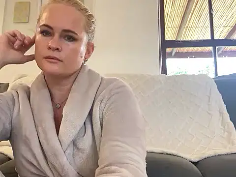 Snapshot of Sweet-TessaXX chatting on 1, 10, 2025 Sweet-TessaXX online show from 1, 10, 2025