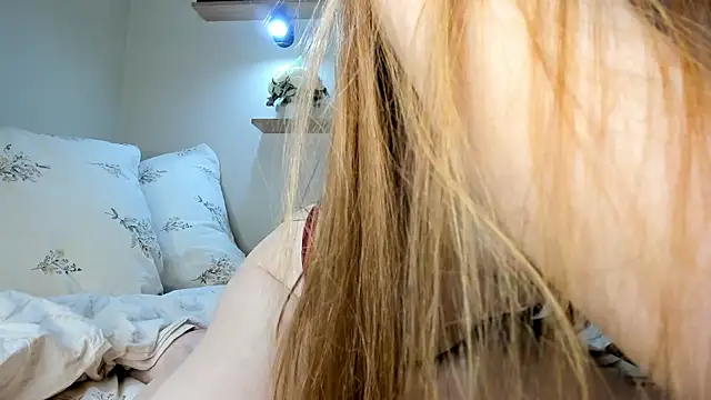 Red FoxGirl online show from 19, 4, 2026