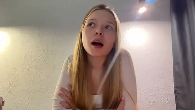 Snapshot of CandysRose chatting on 24, 6, 2026 CandysRose online show from 24, 6, 2026