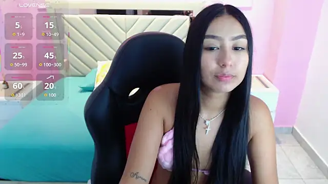 Snapshot of ALAHIACRUZ1 chatting on 1, 10, 2025 ALAHIACRUZ1 online show from 1, 10, 2025