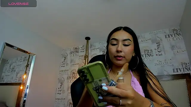 Snapshot of ALAHIACRUZ1 chatting on 20, 10, 2025 ALAHIACRUZ1 online show from 20, 10, 2025