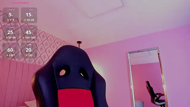 Snapshot of ALAHIACRUZ1 chatting on 8, 11, 2025 ALAHIACRUZ1 online show from 8, 11, 2025