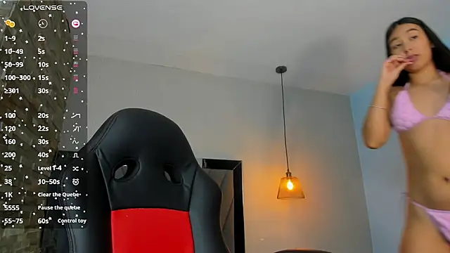 ALAHIACRUZ1 online show from 18, 4, 2026