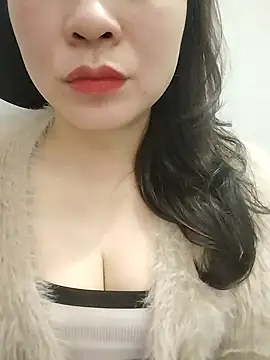 Girl Shy2000 online show from 2, 2, 2026