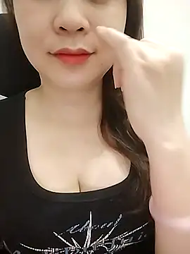 Girl Shy2000 online show from 9, 4, 2026