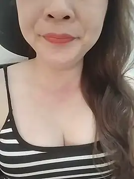 Girl Shy2000 online show from 4, 6, 2026