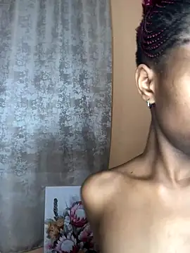 Snapshot of Caramel102004 chatting on 17, 11, 2025 Caramel102004 online show from 17, 11, 2025