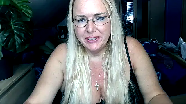 Sandy-Summer online show from 21, 10, 2025