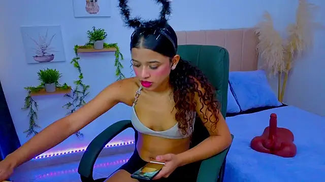 pequitasmedusa9 online show from 17, 10, 2025