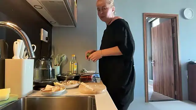 Snapshot of Miravynn chatting on 21, 2, 2026 Miravynn online show from 21, 2, 2026