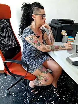 Snapshot of candymaxxx chatting on 28, 5, 2026 candymaxxx online show from 28, 5, 2026