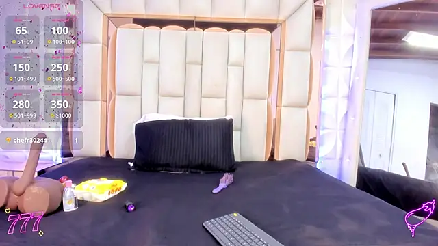 Sarah Adamss online show from 25, 4, 2026