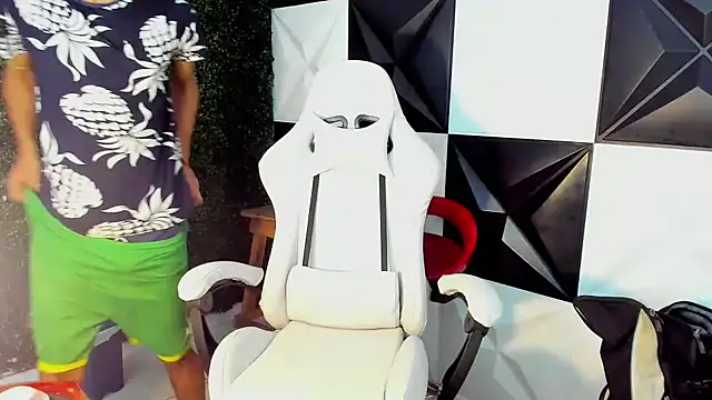 Snapshot of xion_ez chatting on 30, 10, 2025 xion ez online show from 30, 10, 2025