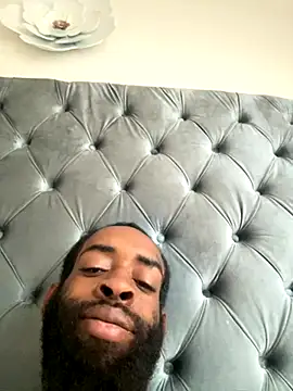 Snapshot of vaultclub chatting on 10, 10, 2025 vaultclub online show from 10, 10, 2025