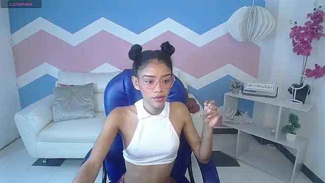 adisson petite1 online show from 8, 11, 2025